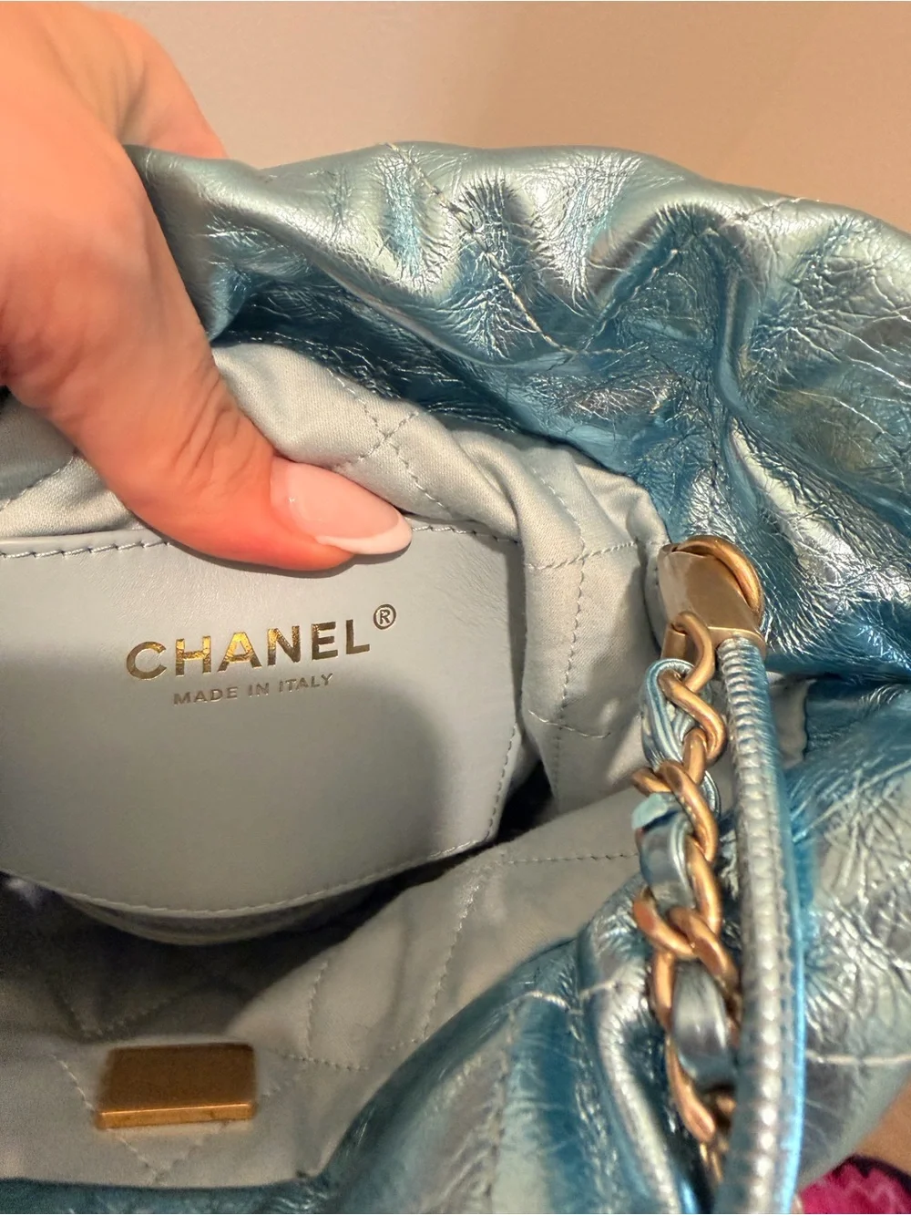 CHANEL Metallic Calfskin Quilted Mini Chanel 22 Blue - Picture 9 of 10